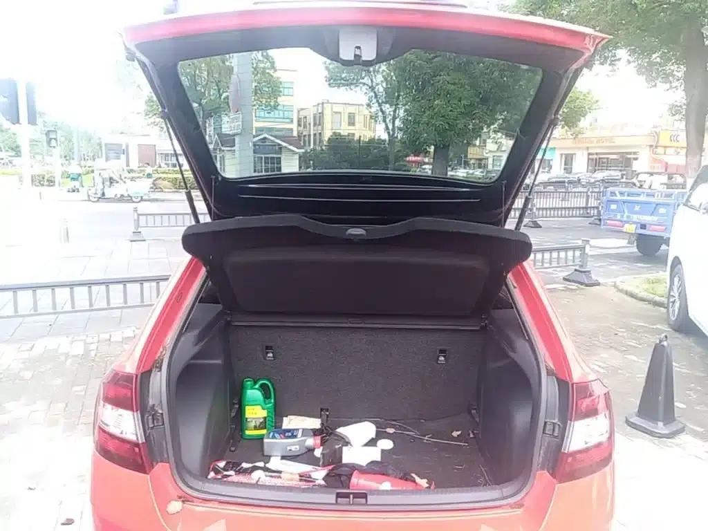 Rapid 2014 1.6L Automatic Enjoy Edition — миниатюра 19