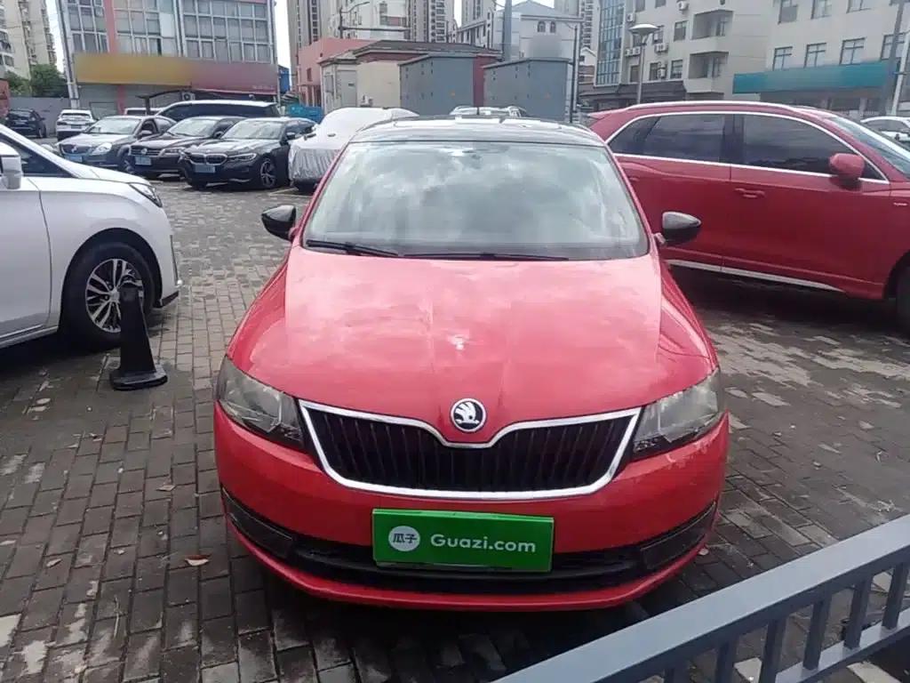 Rapid 2014 1.6L Automatic Enjoy Edition — миниатюра 3