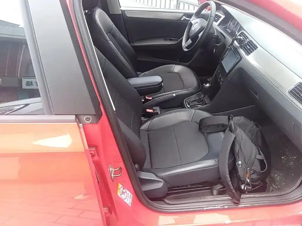 Rapid 2014 1.6L Automatic Enjoy Edition — миниатюра 25