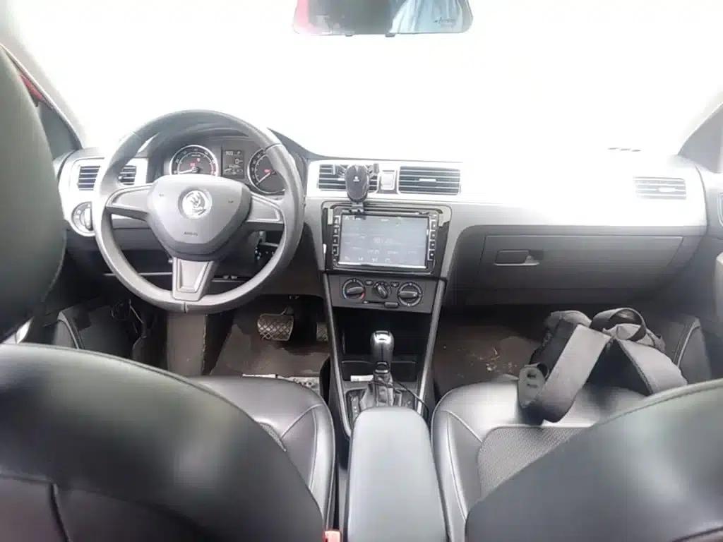 Rapid 2014 1.6L Automatic Enjoy Edition — миниатюра 10