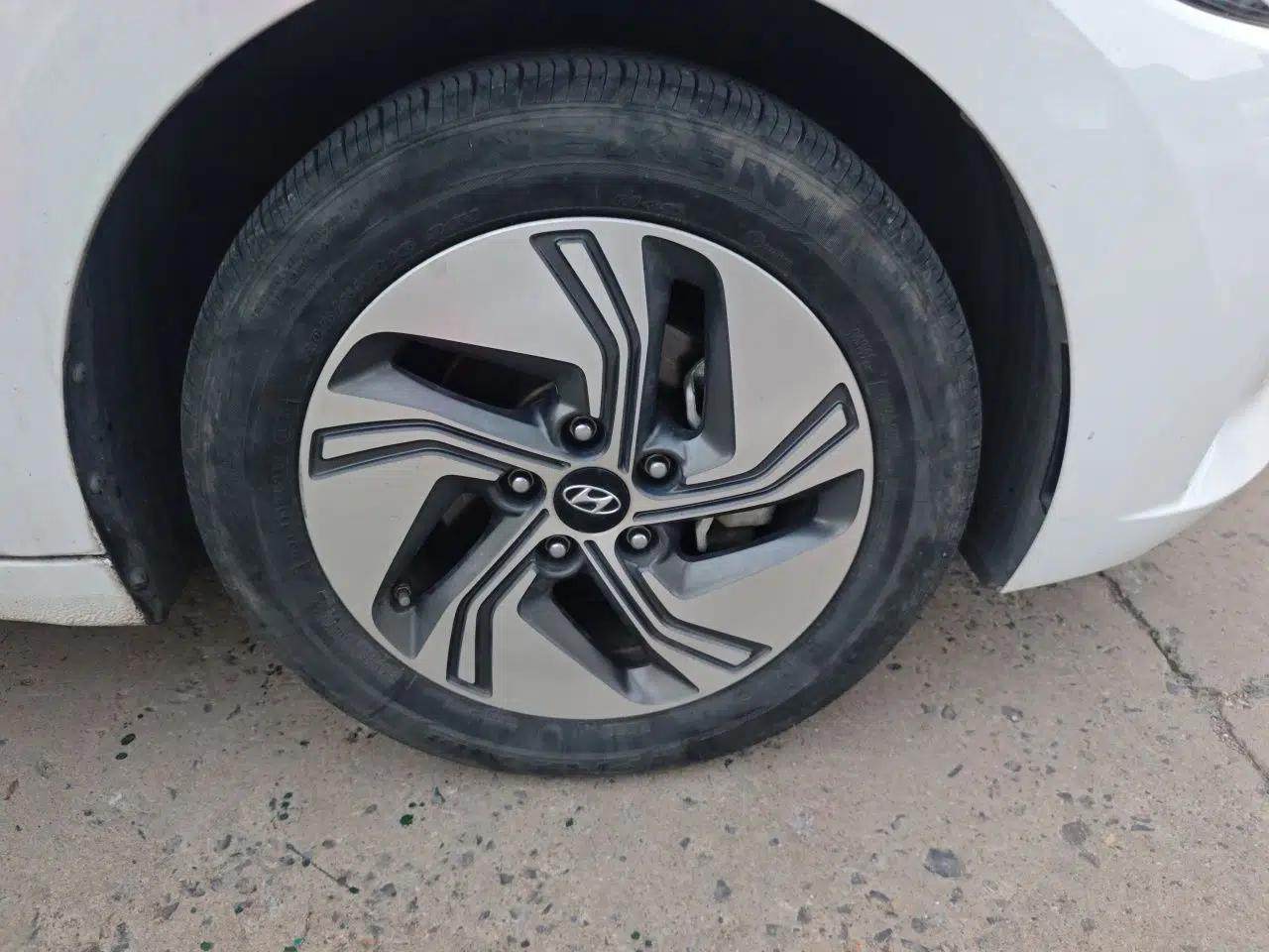 Hyundai Elantra PHEV 2019 1.6L PHX Le Xing Edition — миниатюра 8