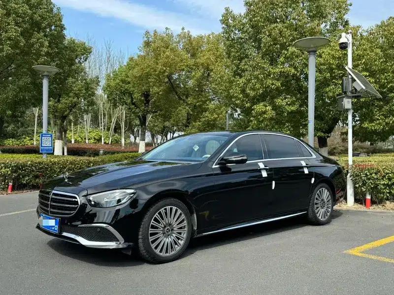 Mercedes-Benz E-Class 2023 Facelift E 300 L Luxury Sedan — миниатюра 1