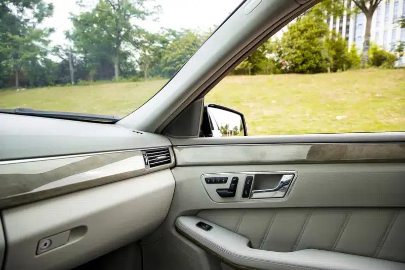 Mercedes-Benz E-Class 2010 E 300 L Fashion Edition — миниатюра 11