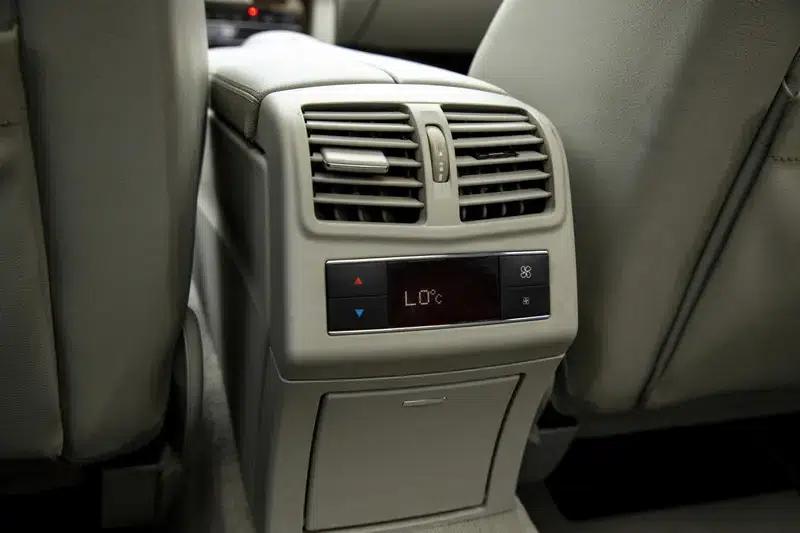 Mercedes-Benz E-Class 2010 E 300 L Fashion Edition — миниатюра 12