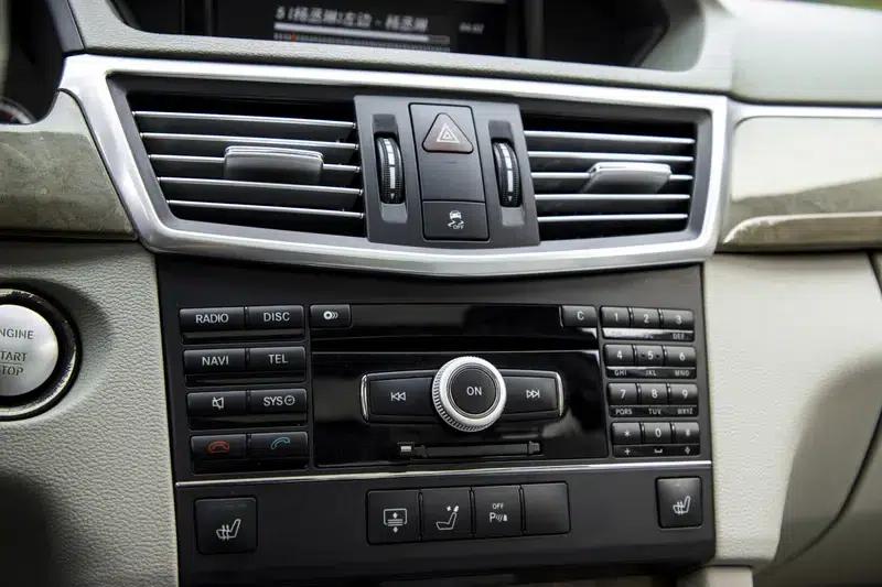 Mercedes-Benz E-Class 2010 E 300 L Fashion Edition — миниатюра 15