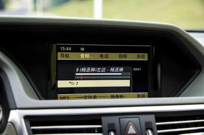 Mercedes-Benz E-Class 2010 E 300 L Fashion Edition — миниатюра 16