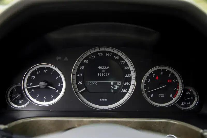 Mercedes-Benz E-Class 2010 E 300 L Fashion Edition — миниатюра 19