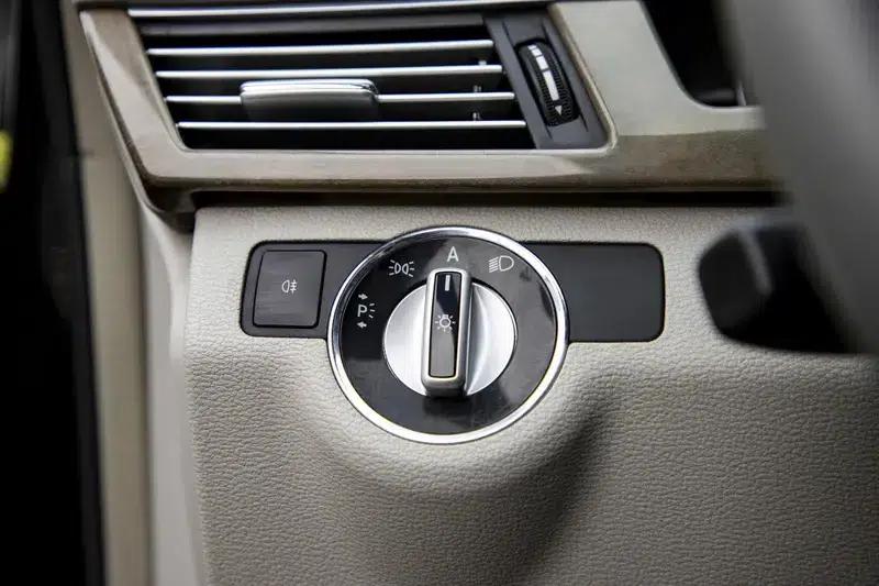 Mercedes-Benz E-Class 2010 E 300 L Fashion Edition — миниатюра 22