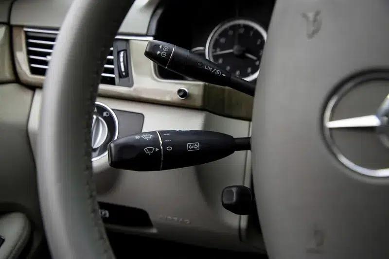 Mercedes-Benz E-Class 2010 E 300 L Fashion Edition — миниатюра 23