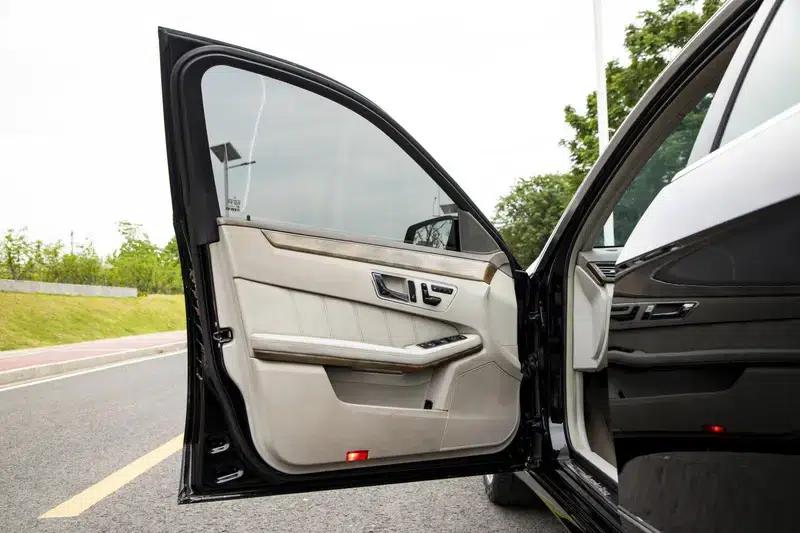 Mercedes-Benz E-Class 2010 E 300 L Fashion Edition — миниатюра 27