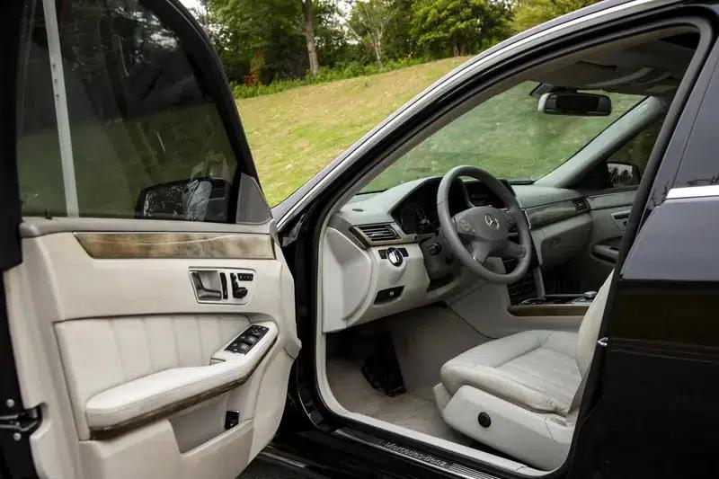 Mercedes-Benz E-Class 2010 E 300 L Fashion Edition — миниатюра 31