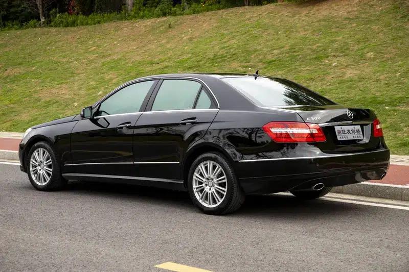 Mercedes-Benz E-Class 2010 E 300 L Fashion Edition — миниатюра 5