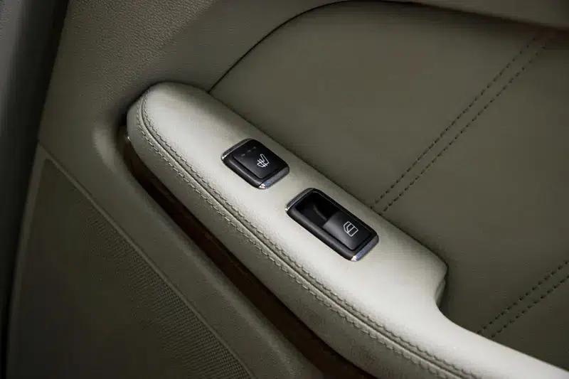 Mercedes-Benz E-Class 2010 E 300 L Fashion Edition — миниатюра 9