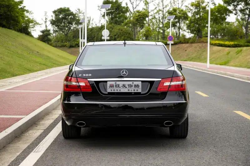 Mercedes-Benz E-Class 2010 E 300 L Fashion Edition — миниатюра 10