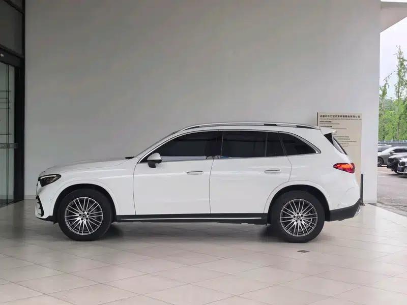 2024 Mercedes-Benz GLC 300 L 4MATIC Dynamic 5-seater — миниатюра 3