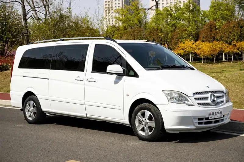 2011 Nissan Vito 2.5L Business Edition — миниатюра 3