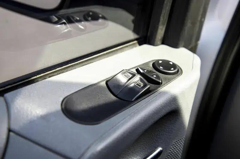 2011 Nissan Vito 2.5L Business Edition — миниатюра 9