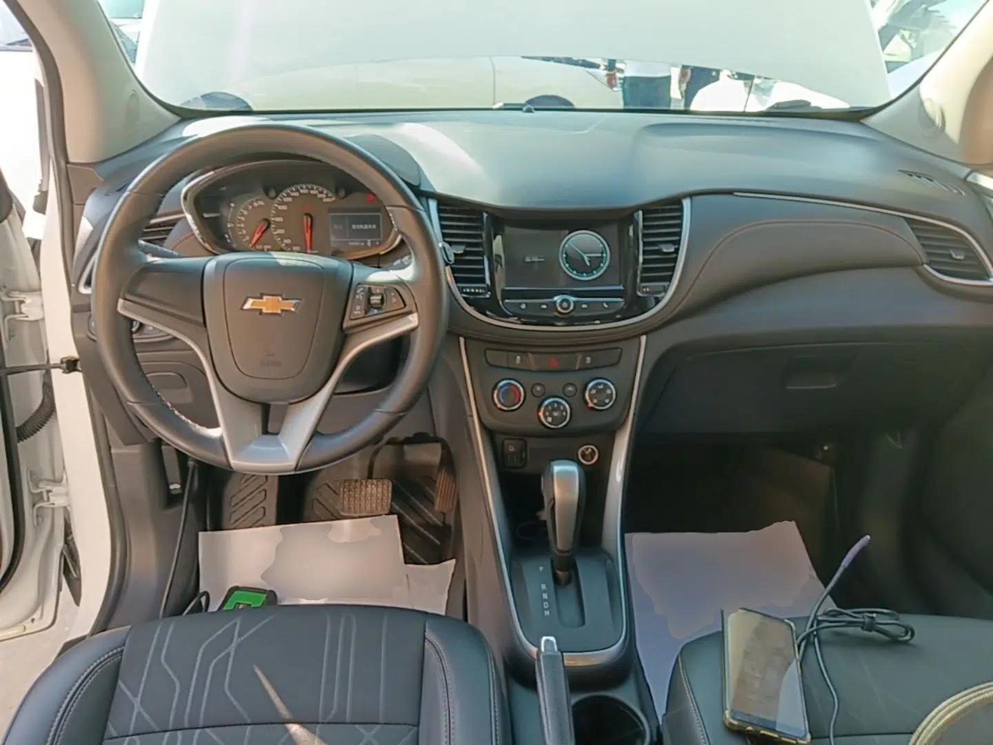 Chevrolet Trax 2018 330T Automatic Two-Wheel Drive Luxury Model — миниатюра 12