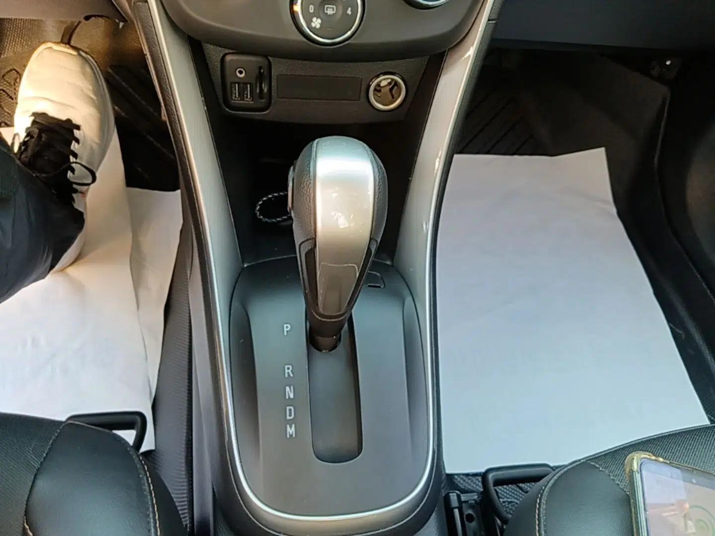 Chevrolet Trax 2018 330T Automatic Two-Wheel Drive Luxury Model — миниатюра 16