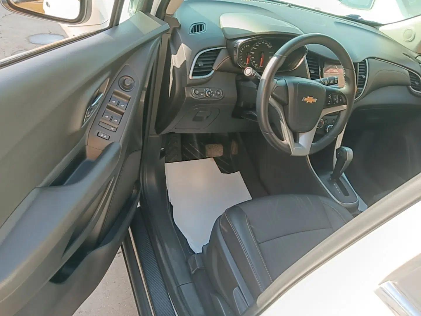 Chevrolet Trax 2018 330T Automatic Two-Wheel Drive Luxury Model — миниатюра 18
