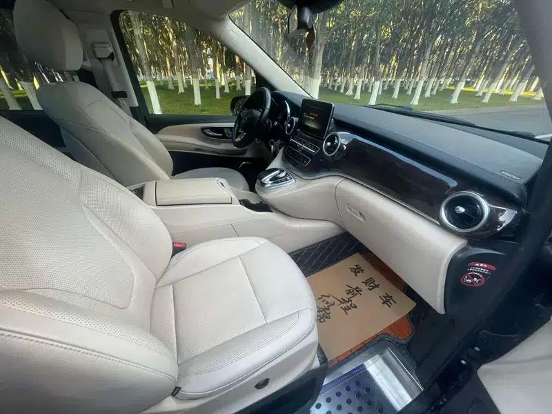 Mercedes-Benz V-Class 2018 V 260 L Premium Extended Edition (China V Emission Standard) — миниатюра 17