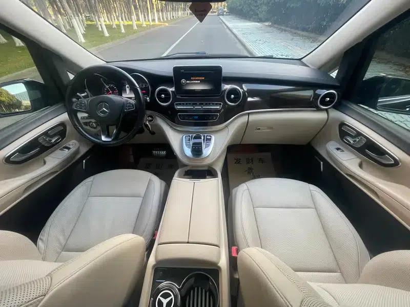 Mercedes-Benz V-Class 2018 V 260 L Premium Extended Edition (China V Emission Standard) — миниатюра 10