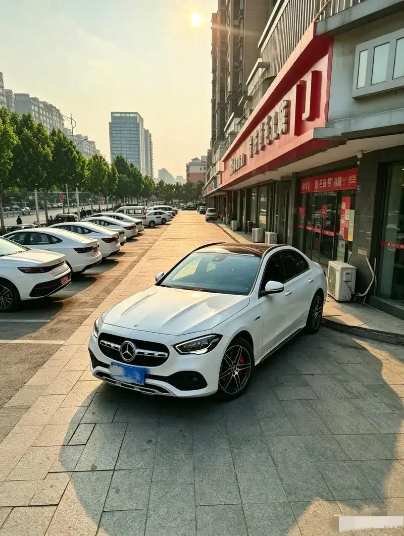 2020 Mercedes-Benz GLA 180 — миниатюра 1