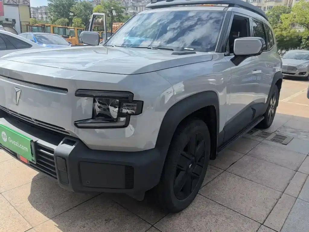Dark Blue G318 2024 Model, 4WD Air Suspension Version — миниатюра 1
