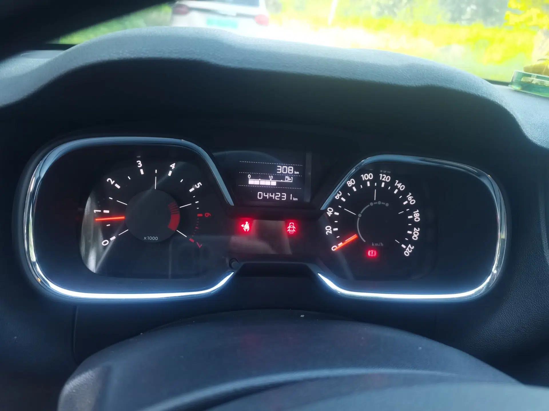 Citroen C4 Sega 2018 1.6L Manual Comfort Model — миниатюра 11