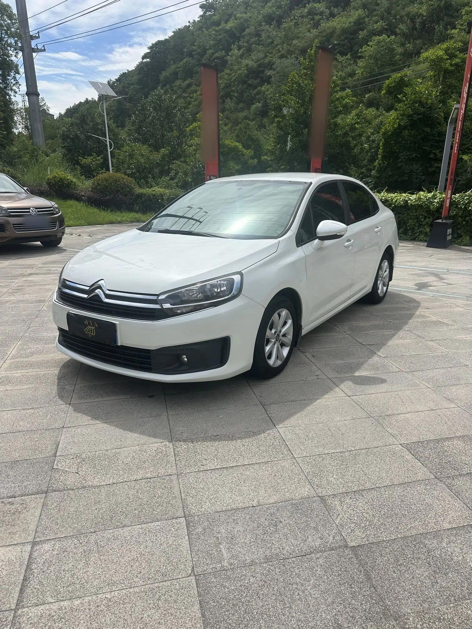 Citroen C4 Sega 2016 1.6L Manual Comfort Model — миниатюра 1
