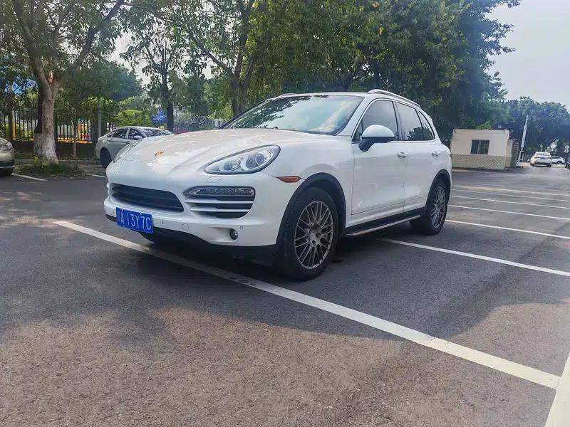 Cayenne 2014 Cayenne Platinum Edition 3.0T — миниатюра 1