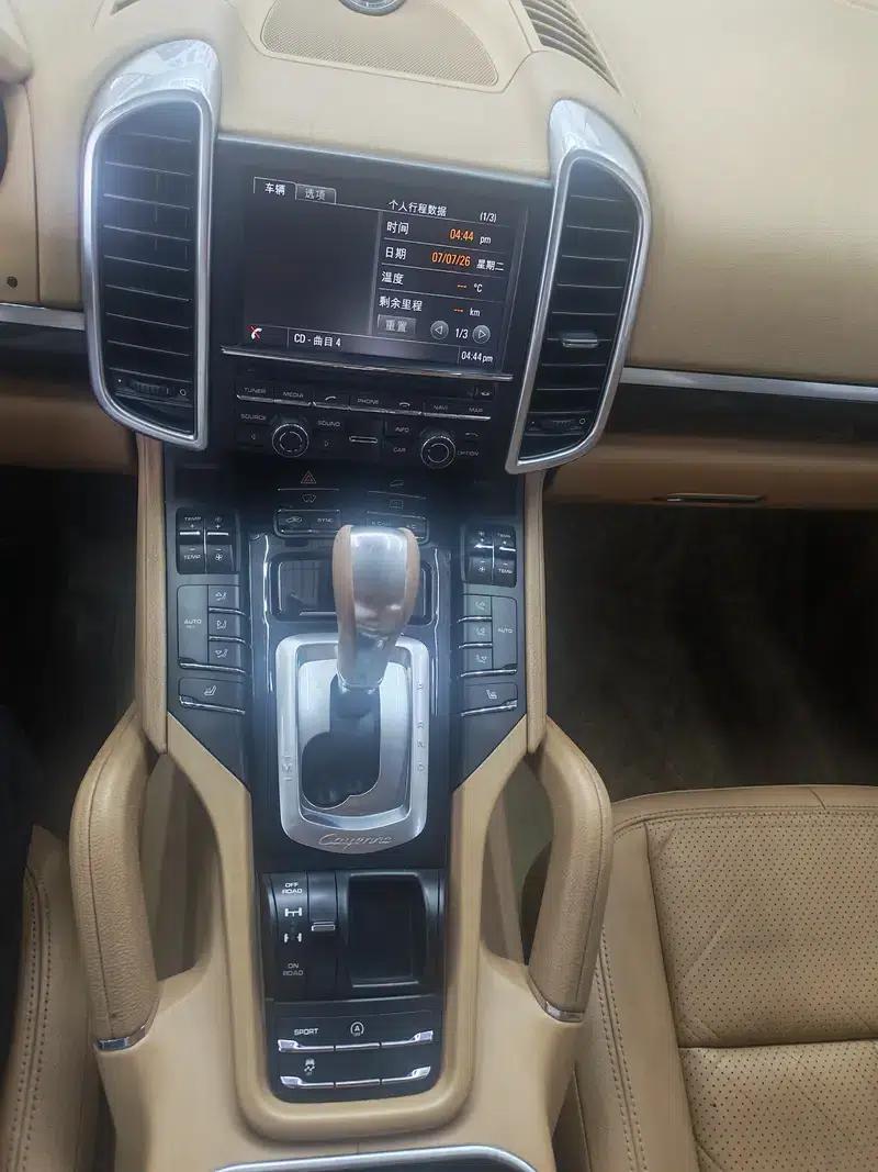Cayenne 2014 Cayenne Platinum Edition 3.0T — миниатюра 11