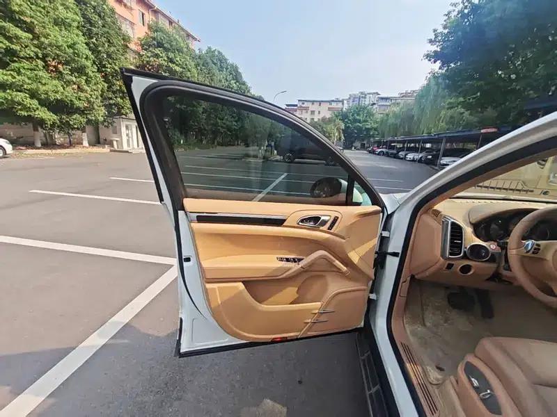 Cayenne 2014 Cayenne Platinum Edition 3.0T — миниатюра 16