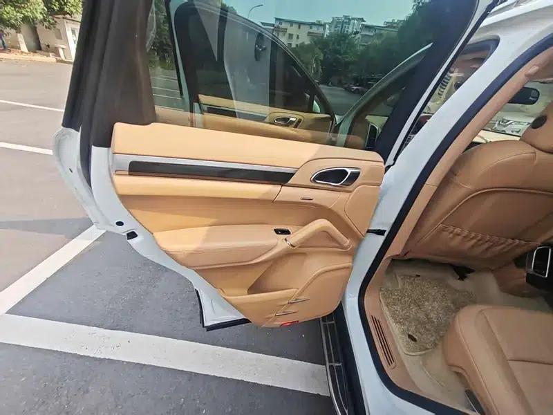 Cayenne 2014 Cayenne Platinum Edition 3.0T — миниатюра 19