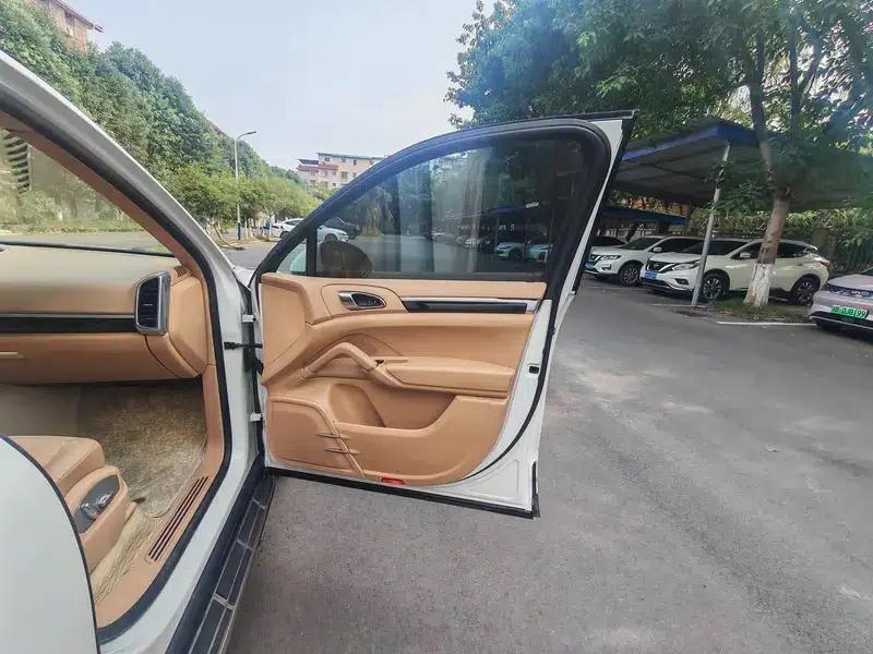 Cayenne 2014 Cayenne Platinum Edition 3.0T — миниатюра 20