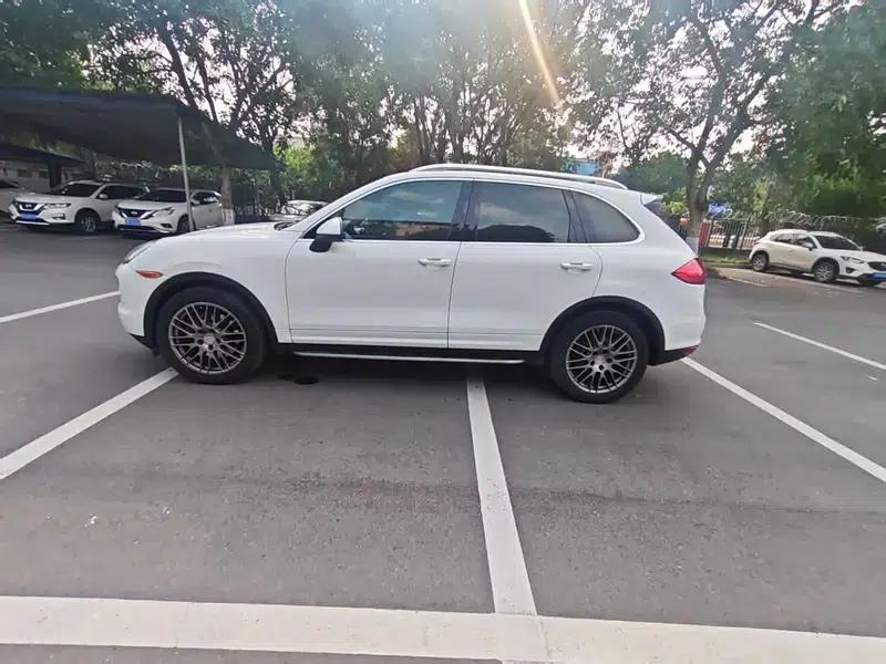 Cayenne 2014 Cayenne Platinum Edition 3.0T — миниатюра 4