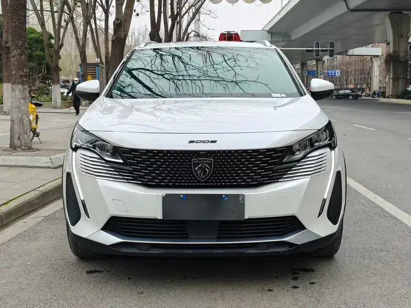 Peugeot 5008 2023 400THP True Love Edition 5-seater — миниатюра 2