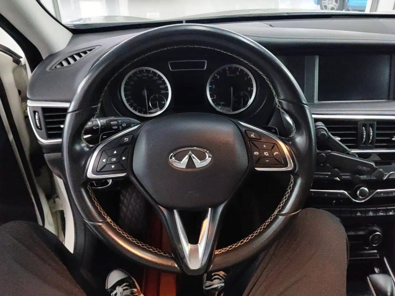 Infiniti QX30 2017 1.6T Two-Wheel-Drive Sport Edition — миниатюра 13