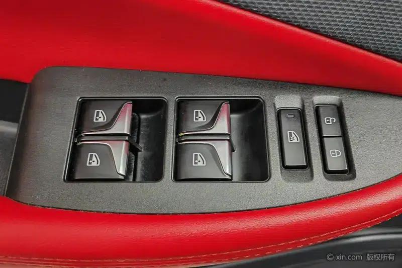 Changan UNI-T 2020 1.5T Premium Edition — миниатюра 22