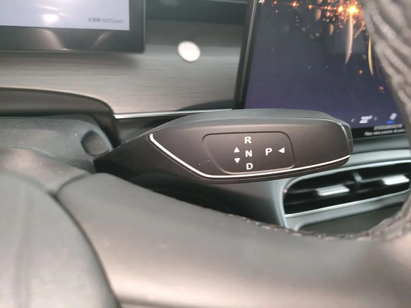 Chery Fengyun T8 2025 1.5T 130 km Luxury 7-Seater — миниатюра 21