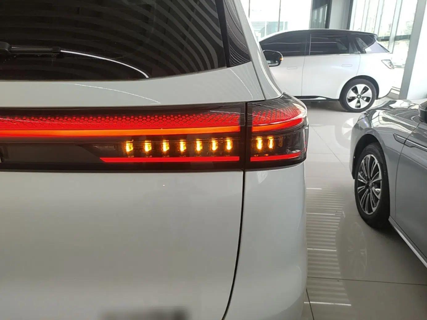 Chery Fengyun T8 2025 1.5T 130 km Luxury 7-Seater — миниатюра 9