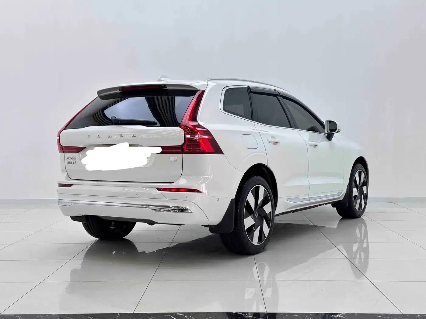 2024 Volvo XC60 Plug-in Hybrid T8 Plug-in Hybrid Long Range AWD Inscription Luxury Edition — миниатюра 3