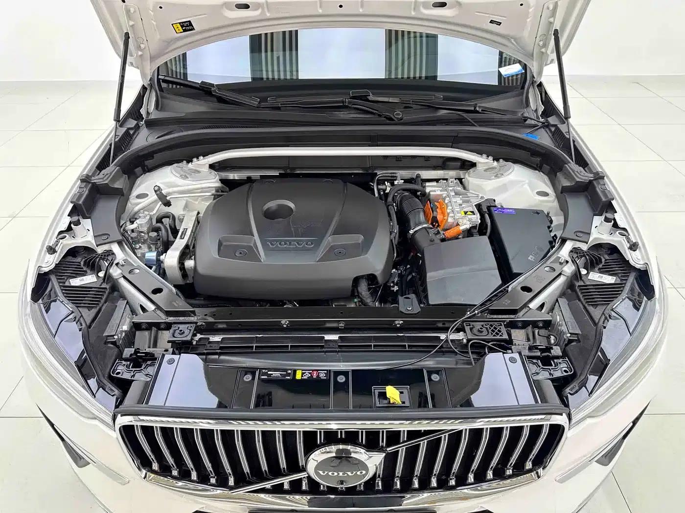 2024 Volvo XC60 Plug-in Hybrid T8 Plug-in Hybrid Long Range AWD Inscription Luxury Edition — миниатюра 7