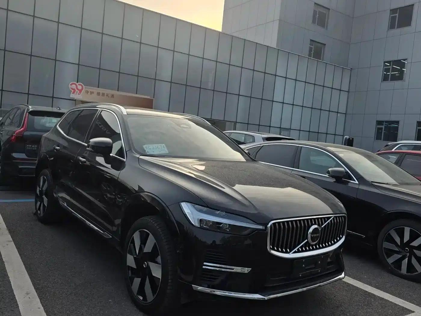 2025 Volvo XC60 Plug-in Hybrid, Long Range AWD Inscription Luxury Edition — миниатюра 1