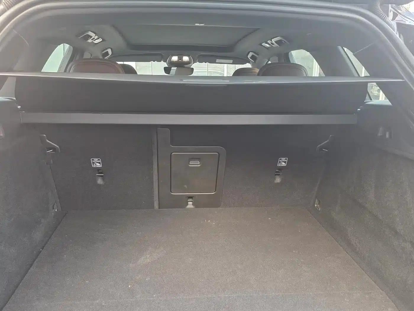 2025 Volvo XC60 Plug-in Hybrid, Long Range AWD Inscription Luxury Edition — миниатюра 12