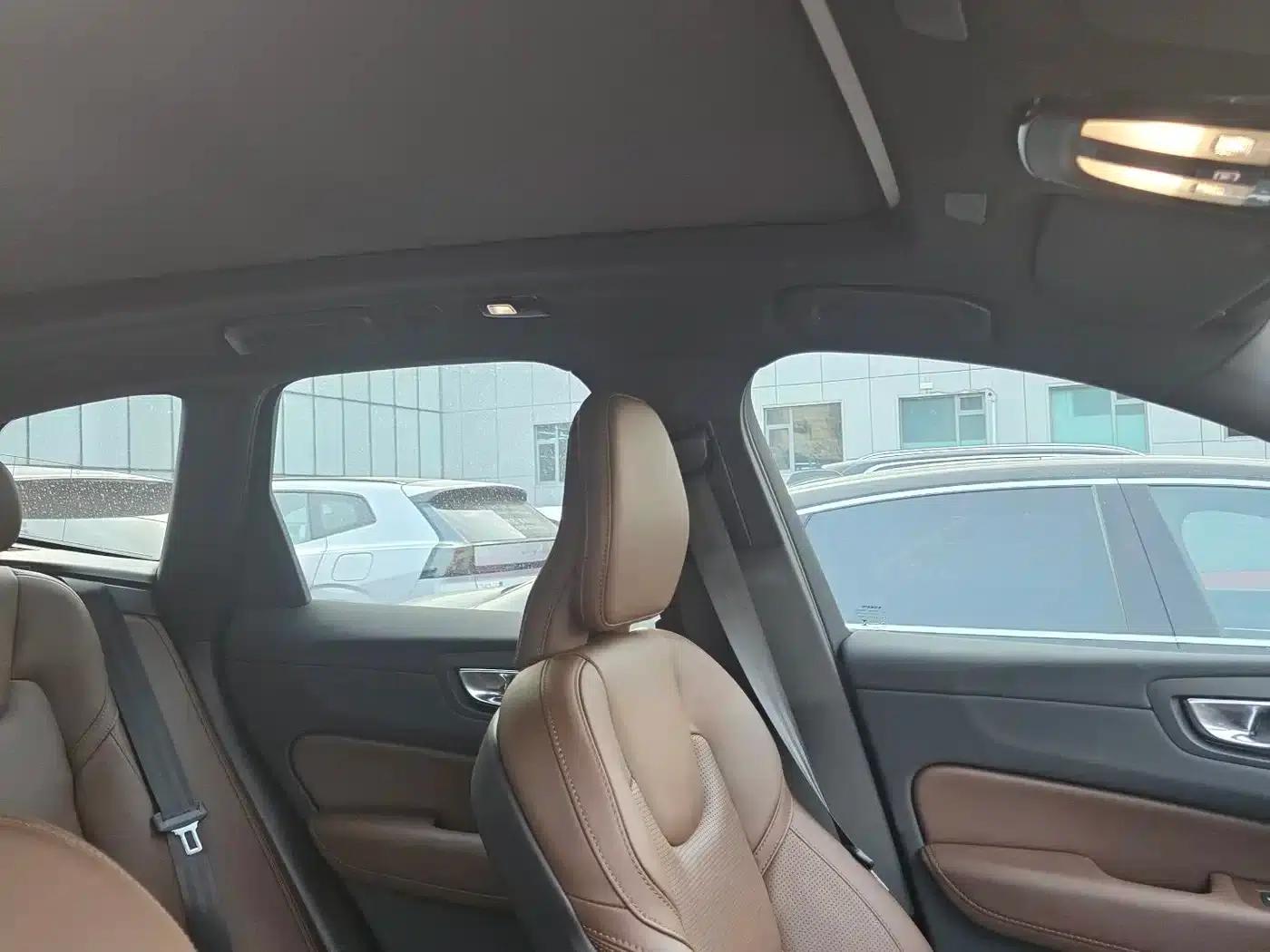 2025 Volvo XC60 Plug-in Hybrid, Long Range AWD Inscription Luxury Edition — миниатюра 13