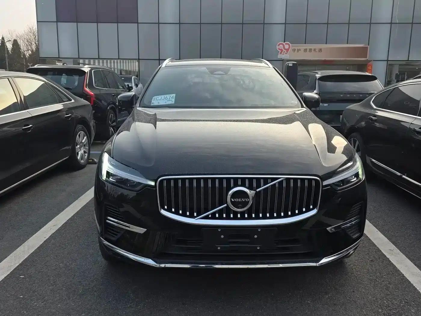 2025 Volvo XC60 Plug-in Hybrid, Long Range AWD Inscription Luxury Edition — миниатюра 3