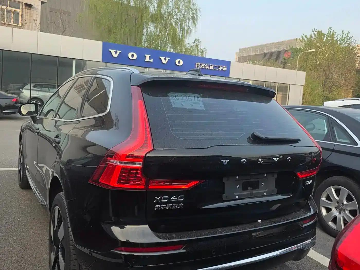 2025 Volvo XC60 Plug-in Hybrid, Long Range AWD Inscription Luxury Edition — миниатюра 4