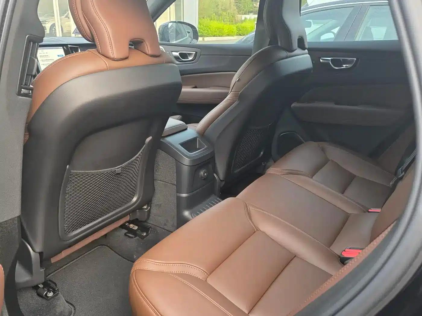 2025 Volvo XC60 Plug-in Hybrid, Long Range AWD Inscription Luxury Edition — миниатюра 8