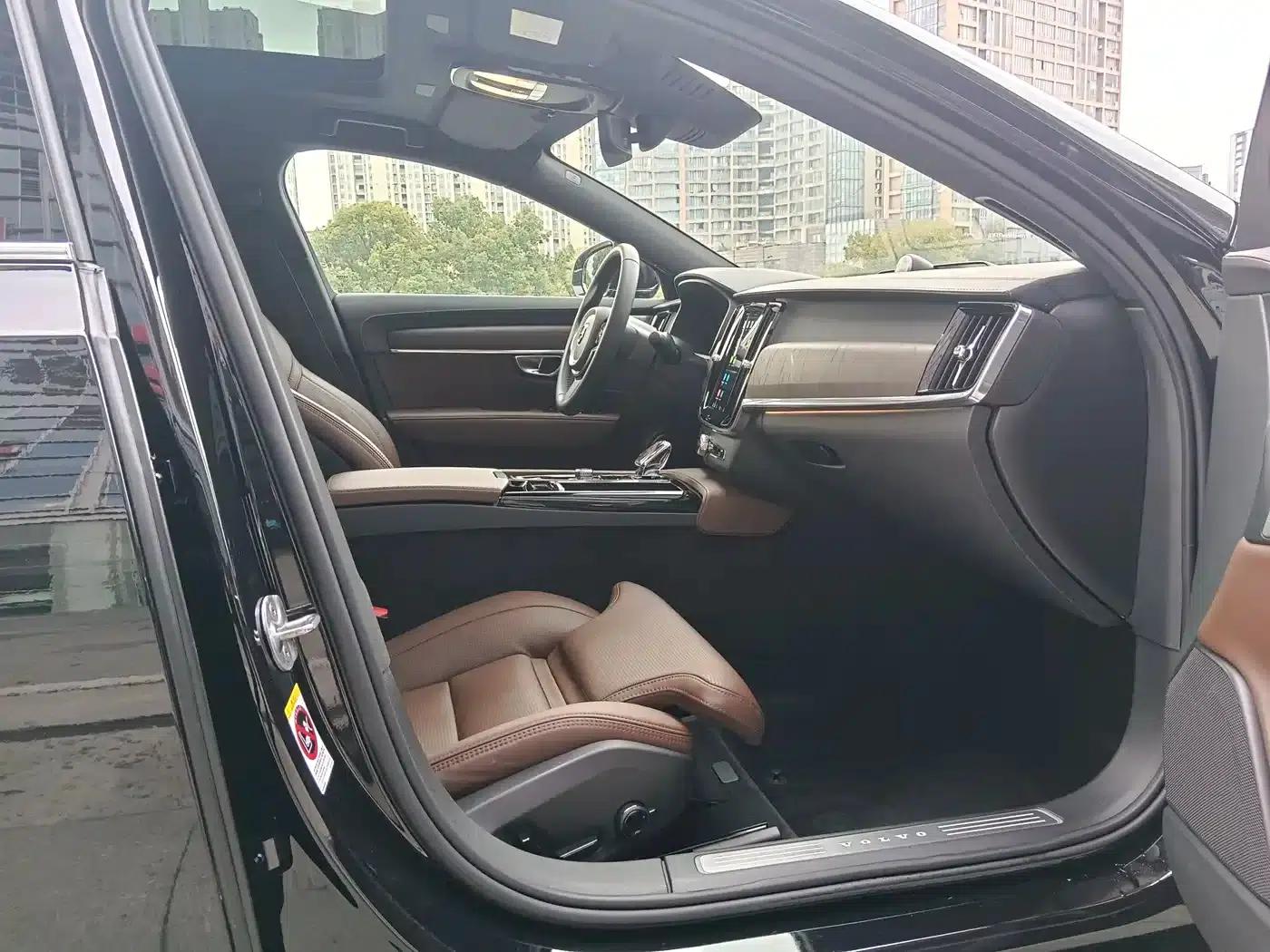 2024 Volvo S90 Plug-in Hybrid, All-Wheel Drive, Long Range, Inscription Luxury Edition — миниатюра 13